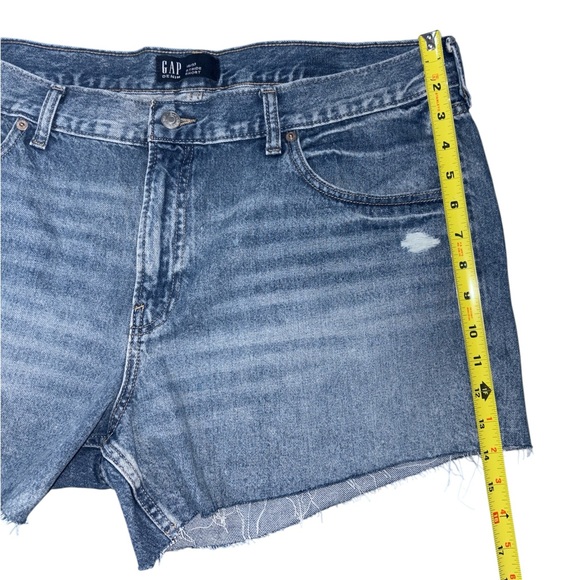 Gap Denim Mid Rise Stride Short Cut Off Shorts In Medium Wash Women’s Size 16/33 - Picture 9 of 10